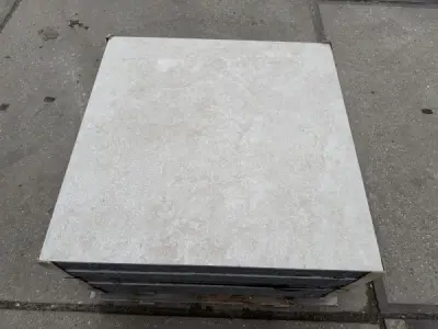 17,92 M2 Keramische Tegel Beige 80x80x8 Cm – kavel bij XL Auctions