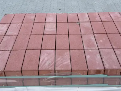 20 M2 Beton Keiformaat Rood Met Facet 21x10x8 Cm – kavel bij XL Auctions