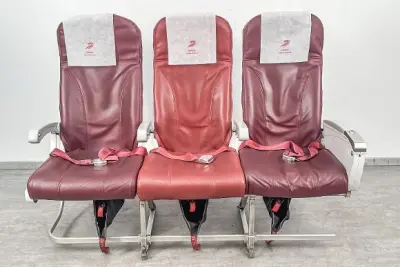 48 Flugzeugsitzbänke – veiling bij Aurena, Leoben