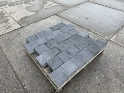 49 M2 Prijstopper! Betonsteen Donkergrijs 20x20x8 Cm – kavel bij XL Auctions
