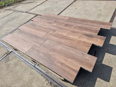 30,24 M2 Keramische Tegel Houtlook 30x120x4 Cm – kavel bij XL Auctions