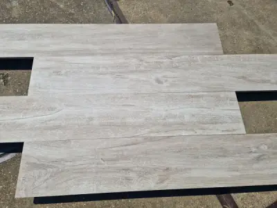 25,92 M2 Keramische Tegel Houtlook 180x30x2 Cm – kavel bij XL Auctions