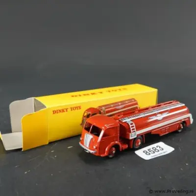 Dinky Toys 32C Panhard Movic tankwagen met semi-remorque (Esso) – kavel bij ProVeiling, Wageningen