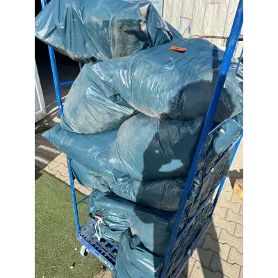 Posten Kleidung & Wäsche – kavel bij Luedtke Versteigerungen, Berlin