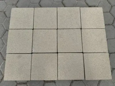 32 M2 Betontegel Zandkleur 15x15x6 Cm – kavel bij XL Auctions