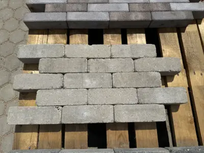 12 M2 Betonklinker Dikformaat Grijs Getrommeld 20x6,5x6,5 Cm – kavel bij XL Auctions