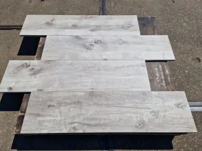 21,6 M2 Keramische Tegel Ligno Grey 30x120x2 Cm – kavel bij XL Auctions
