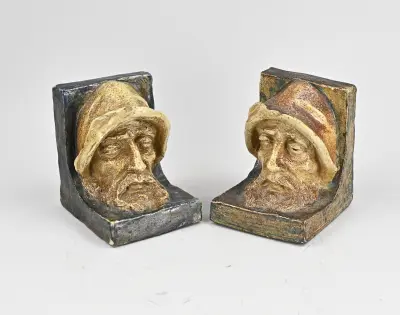 2x Boekensteun (steengoed), 1900 – kavel bij Twents Veilinghuis