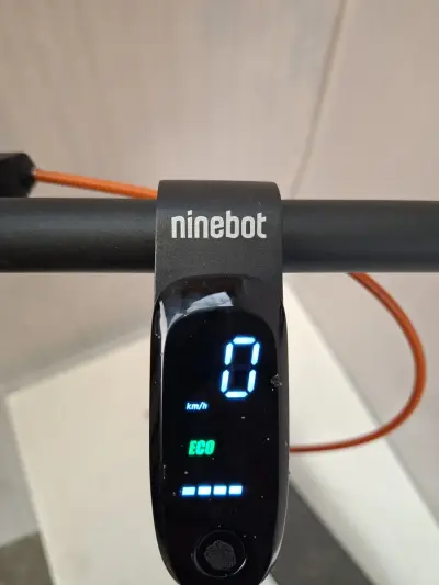 Krachtige Segway Ninebot KickScooter F2 Plus E (Model 2024) – In Nette Staat! – kavel bij De Kringwinkel, Waardamme
