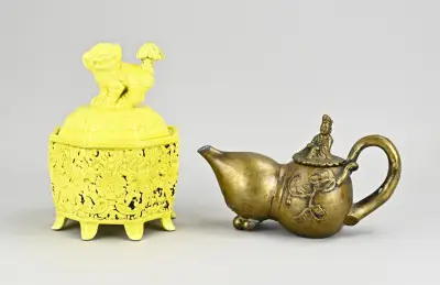 2x Chinees (dekselpot + schenkkan) – kavel bij Twents Veilinghuis