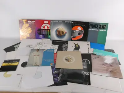 Lot van 27 Vinyl Platen – Ultieme DJ & Collector's Mix (New Beat, House, Techno & Indie) – kavel bij De Kringwinkel, Heverlee