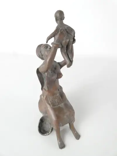 Bronzen tribaal beeld – Moeder met kind – kavel bij De Kringwinkel, Heverlee