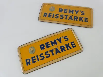 2 Vintage gele Remy’s Reisstärke-reclameborden in reliëf – kavel bij De Kringwinkel, Heverlee