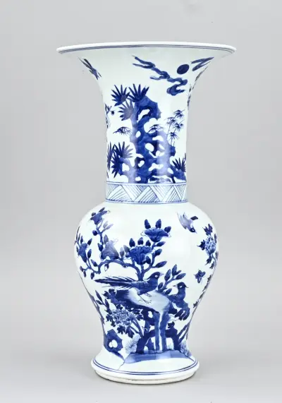 Chinese vaas, H 39,3 cm – kavel bij Twents Veilinghuis
