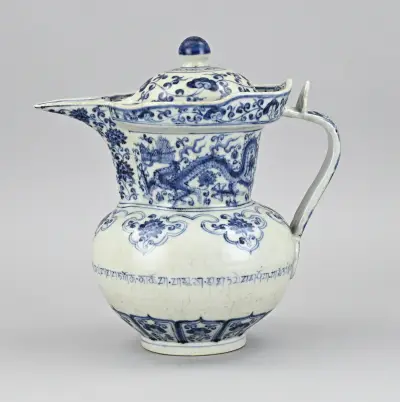 Chinese schenkkan, H 25,3 cm – kavel bij Twents Veilinghuis