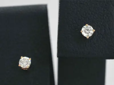 Rosegouden oorbellen met diamant – kavel bij Onlineveilingmeester