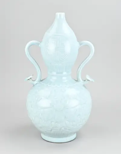 Chinese knobbelvaas, H 39,8 cm – kavel bij Twents Veilinghuis