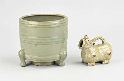 Chinese brushpot + schenkkan – kavel bij Twents Veilinghuis