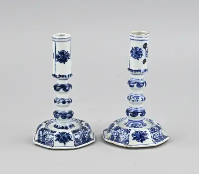 2x Chinese kaarskandelaar, H 14,5 cm – kavel bij Twents Veilinghuis