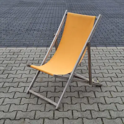 Ca. 63x houten strandstoel met gekleurde zitting | rood, oranje en geel – kavel bij Onlineveilingmeester, Raalte