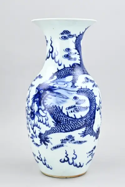 Chinese vaas, H 42,3 cm – kavel bij Twents Veilinghuis
