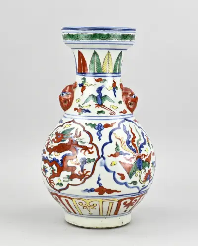 Chinese Wucai vaas, H 32 cm – kavel bij Twents Veilinghuis