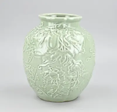 Celadon vaas, H 25,5 cm – kavel bij Twents Veilinghuis