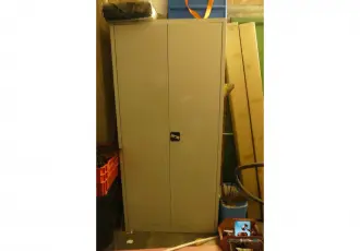 Armoire métallique avec contenu – kavel bij Clicpublic