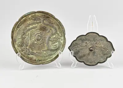 2x Chinese spiegel van brons – kavel bij Twents Veilinghuis