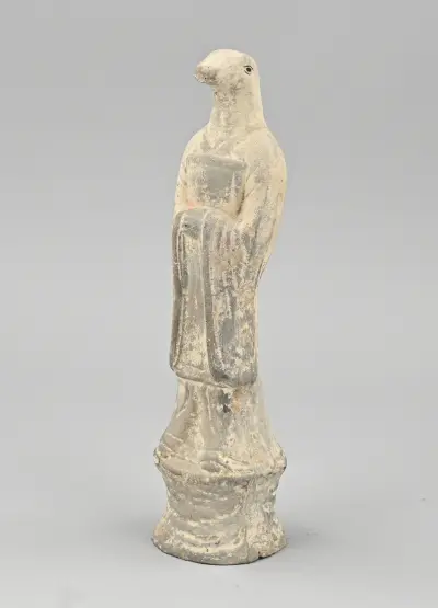 Chinees terracotta figuur, H 28 cm – kavel bij Twents Veilinghuis