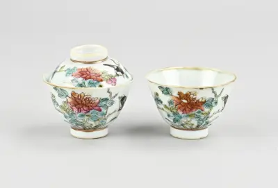 2x Familie Rose cup Ø 6,3 cm – kavel bij Twents Veilinghuis