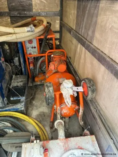 Pleistermachine Knauf PFT E1001, serienummer 101020041007630. bouwjaar 2004, Voorzien van bedieningspaneel en elektrische aansluitingen – kavel bij Appelboom