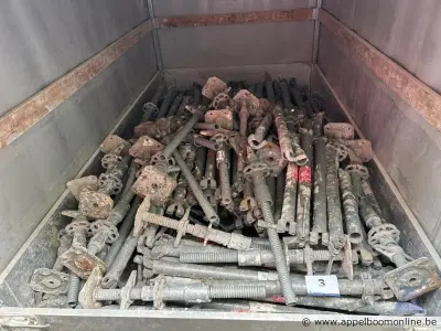 Lot metalen stellingelementen – kavel bij Appelboom