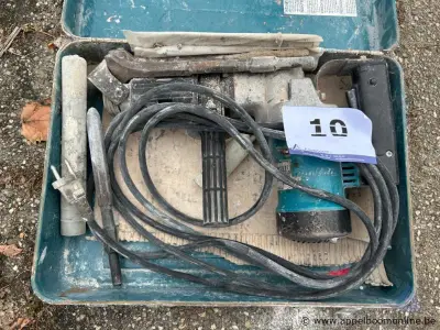 Elektrische breekhamer in koffer, inclusief beitel. Werking niet gekend – kavel bij Appelboom
