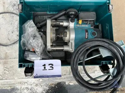 Elektrische bovenfrees in koffer, MAKITA RP 1110C, inclusief diverse toebehoren. Werking niet gekend – kavel bij Appelboom