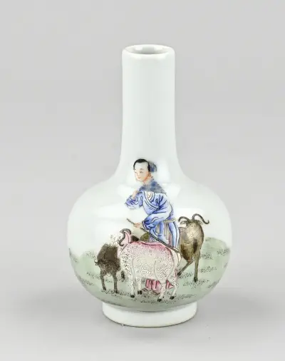 Chinese pijpvaas, H 11,5 cm – kavel bij Twents Veilinghuis