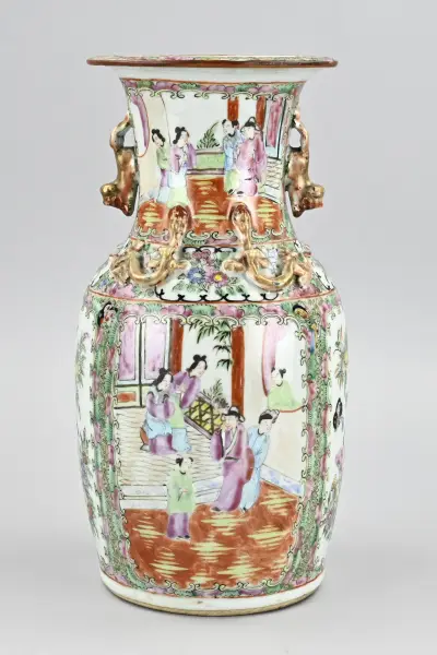 Chinese Kanton vaas, H 34,3 cm – kavel bij Twents Veilinghuis