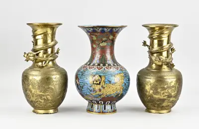 3x Chinese vaas, H 24 - 25 cm – kavel bij Twents Veilinghuis