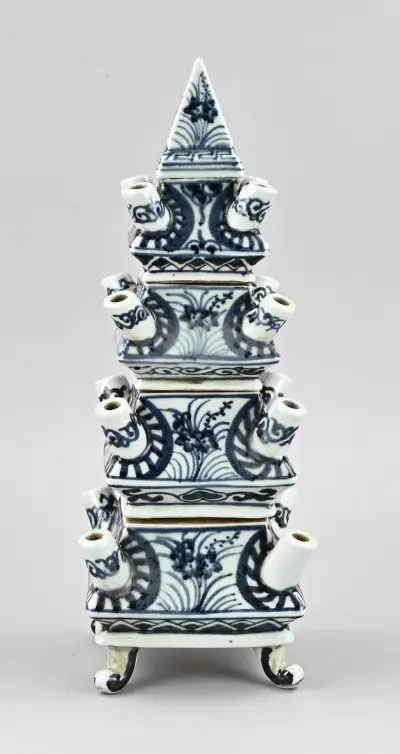 Chinese tulpenvaas, H 38 cm – kavel bij Twents Veilinghuis