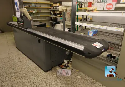 Kassa met transportband – kavel bij Clicpublic, Châtelet