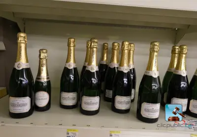 Set met flessen champagne en mousserende wijnen – kavel bij Clicpublic