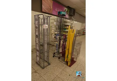Set displays met inhoud – kavel bij Clicpublic, Châtelet