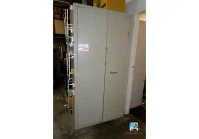 metalen kast – kavel bij Clicpublic, Châtelet