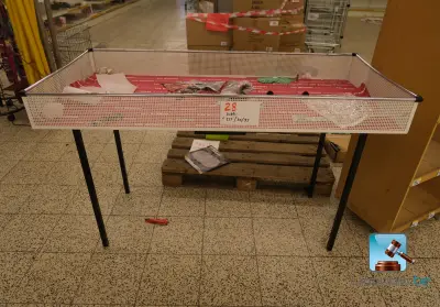Onderzoekstafel – kavel bij Clicpublic, Châtelet