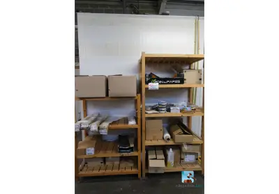 Set van rekken met inhoud – kavel bij Clicpublic, Châtelet