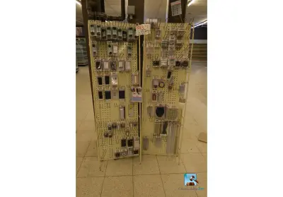 Set displays met inhoud – kavel bij Clicpublic, Châtelet