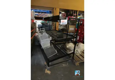 Display op wieltjes – kavel bij Clicpublic, Châtelet