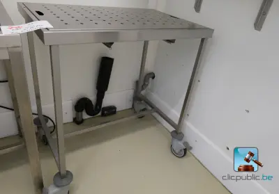 Roestvrijstalen tafel met serveerwagen – kavel bij Clicpublic, Châtelet