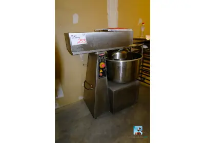 Professionele kneed- en mengmachine – kavel bij Clicpublic, Châtelet