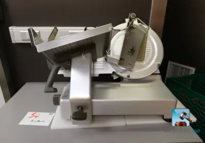 Professionele elektrische snijmachine – kavel bij Clicpublic
